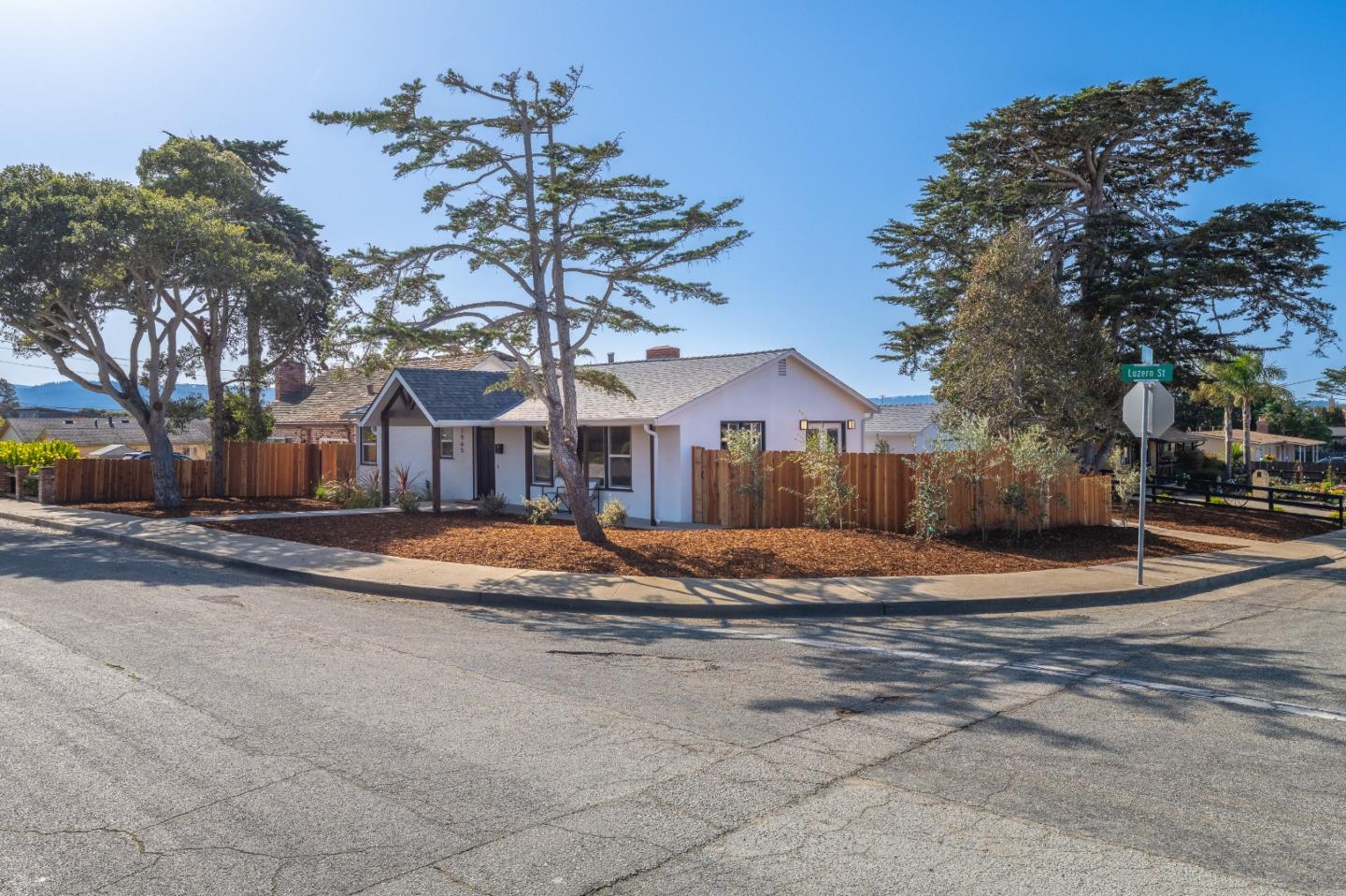 Detail Gallery Image 6 of 52 For 1965 Luzern St, Seaside,  CA 93955 - 3 Beds | 2 Baths