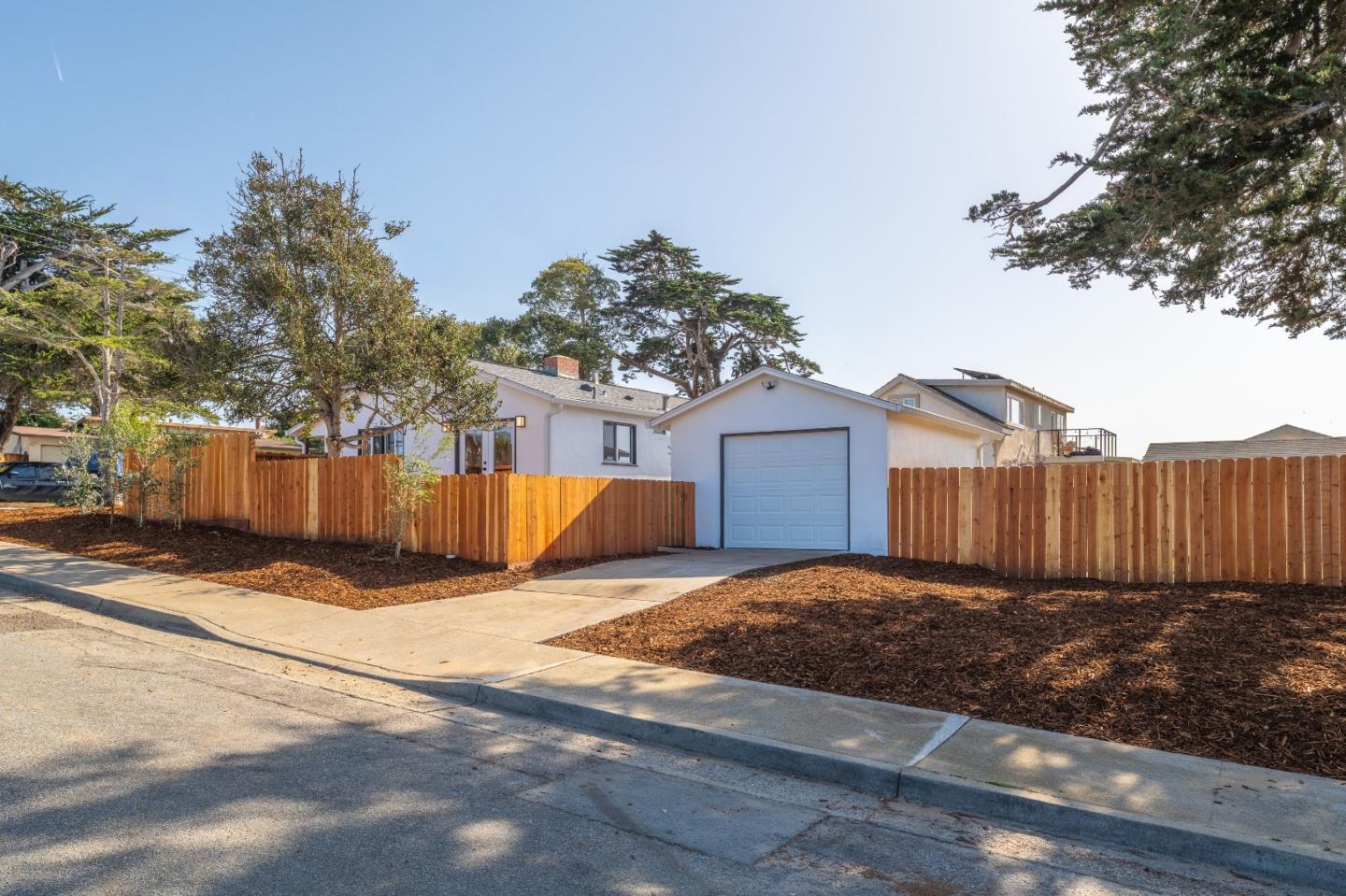 Detail Gallery Image 8 of 52 For 1965 Luzern St, Seaside,  CA 93955 - 3 Beds | 2 Baths