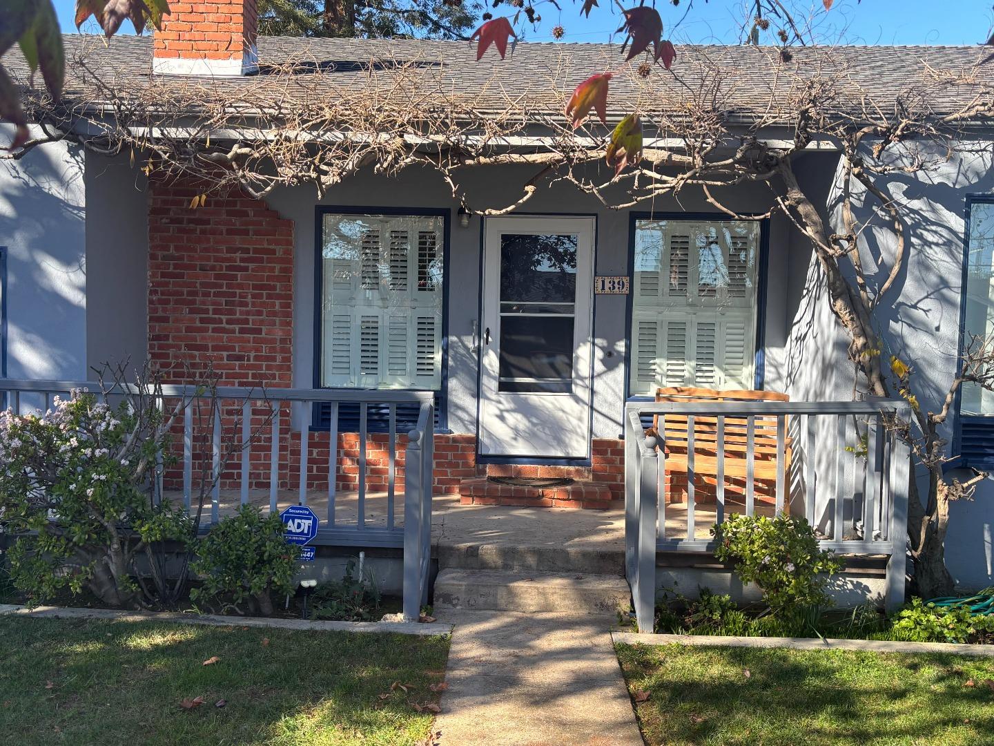 Detail Gallery Image 2 of 20 For 139 D St, Redwood City,  CA 94063 - 3 Beds | 1 Baths