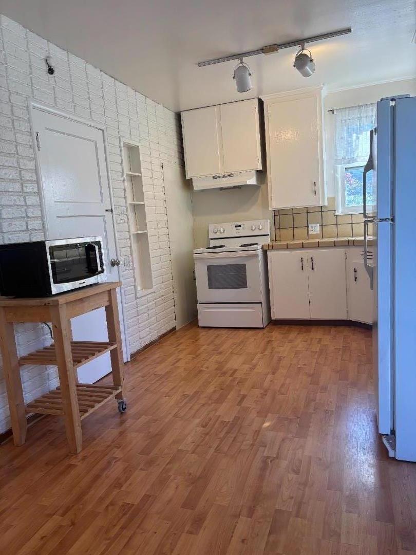 Detail Gallery Image 8 of 20 For 139 D St, Redwood City,  CA 94063 - 3 Beds | 1 Baths