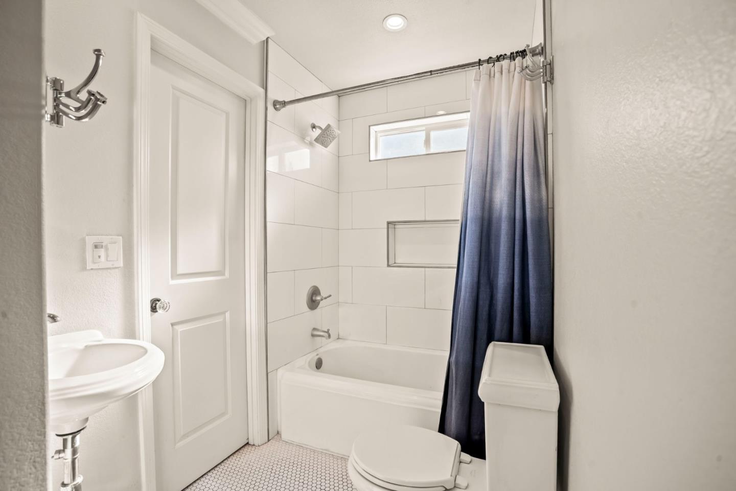 Detail Gallery Image 13 of 33 For 731 Locust St, San Jose,  CA 95110 - 2 Beds | 2 Baths