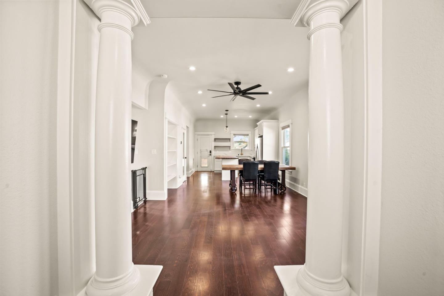 Detail Gallery Image 4 of 33 For 731 Locust St, San Jose,  CA 95110 - 2 Beds | 2 Baths