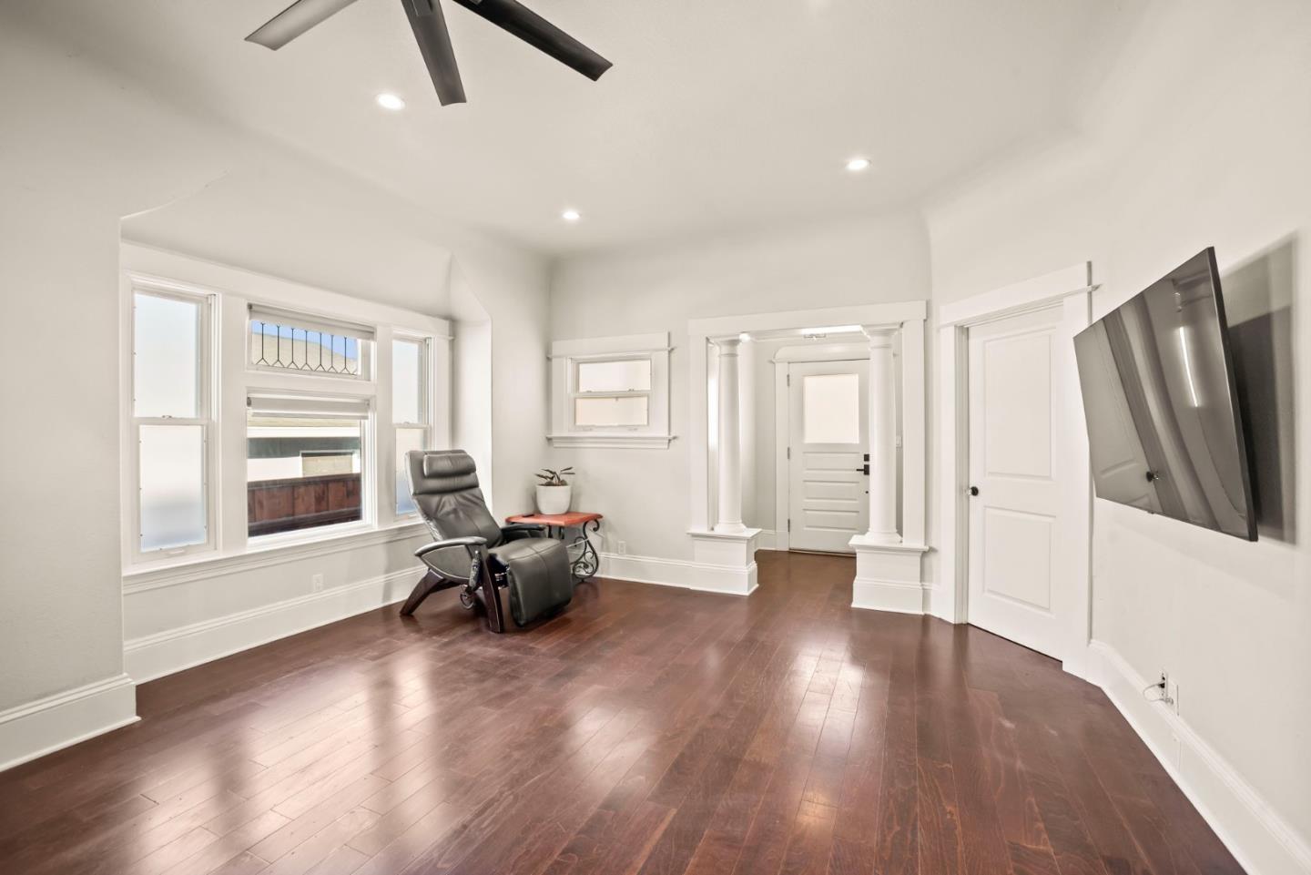 Detail Gallery Image 5 of 33 For 731 Locust St, San Jose,  CA 95110 - 2 Beds | 2 Baths