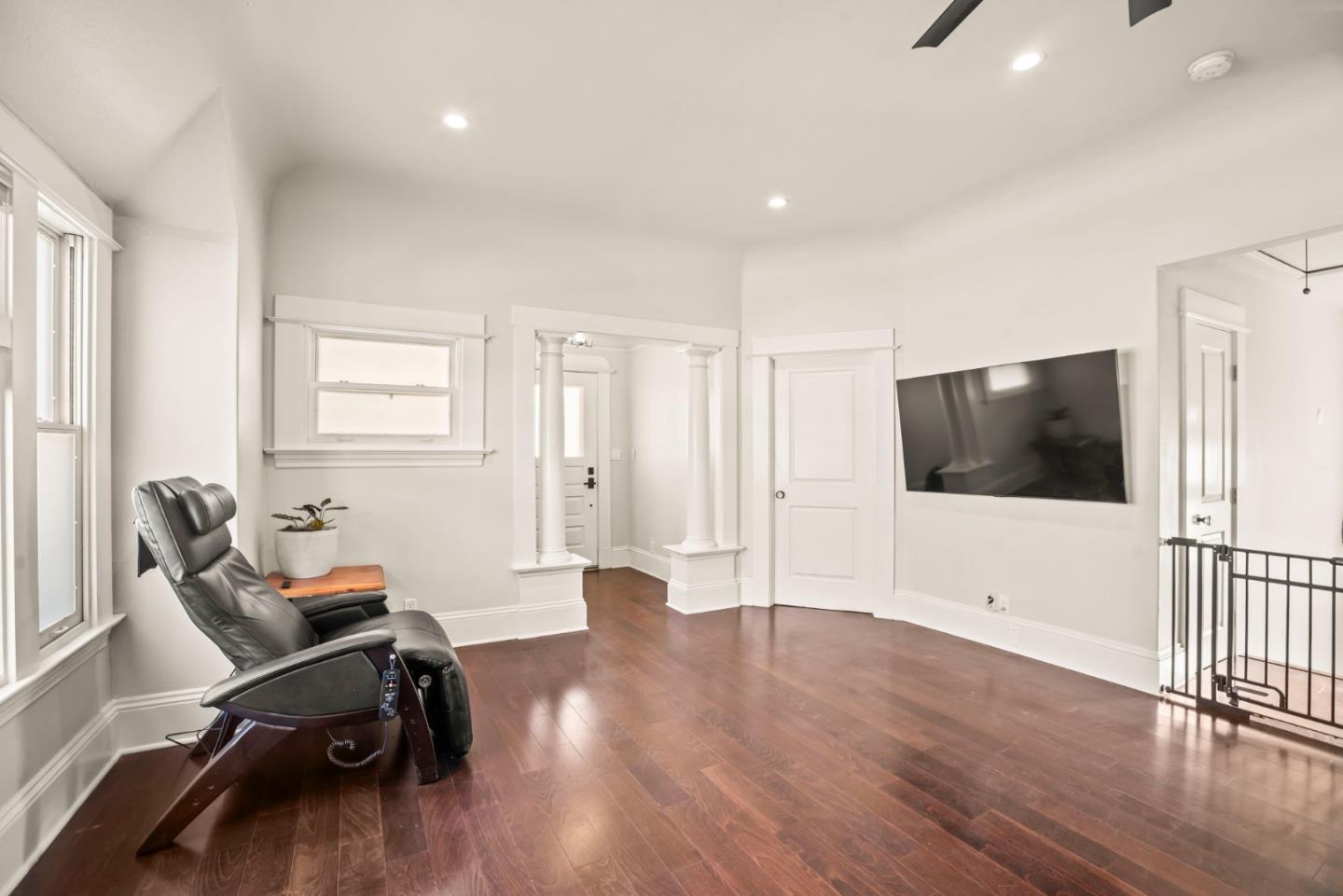 Detail Gallery Image 7 of 33 For 731 Locust St, San Jose,  CA 95110 - 2 Beds | 2 Baths