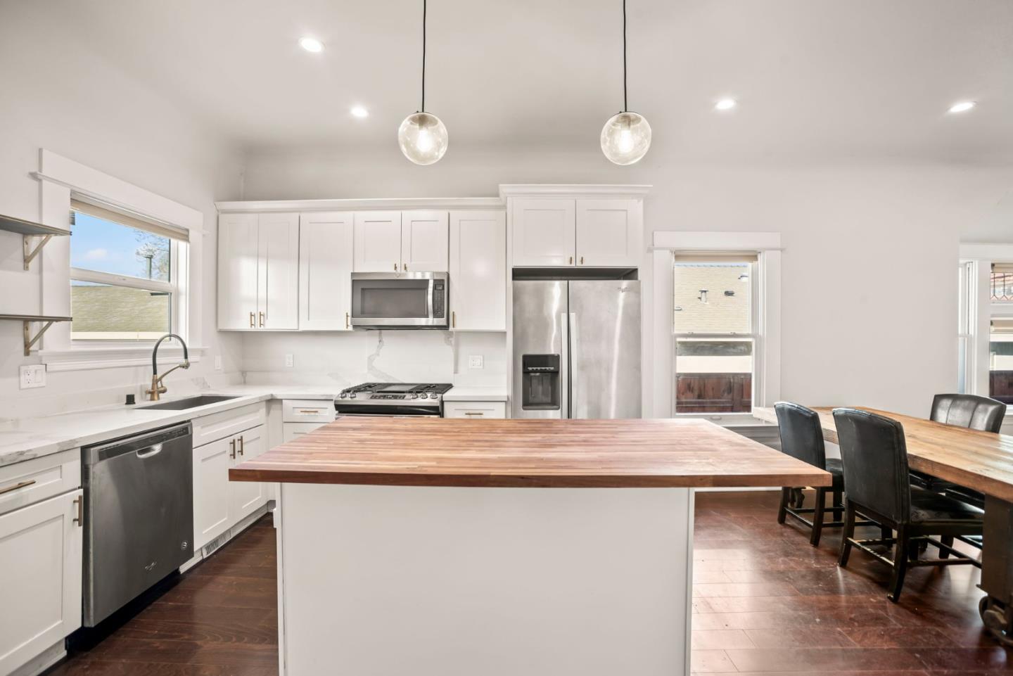 Detail Gallery Image 9 of 33 For 731 Locust St, San Jose,  CA 95110 - 2 Beds | 2 Baths