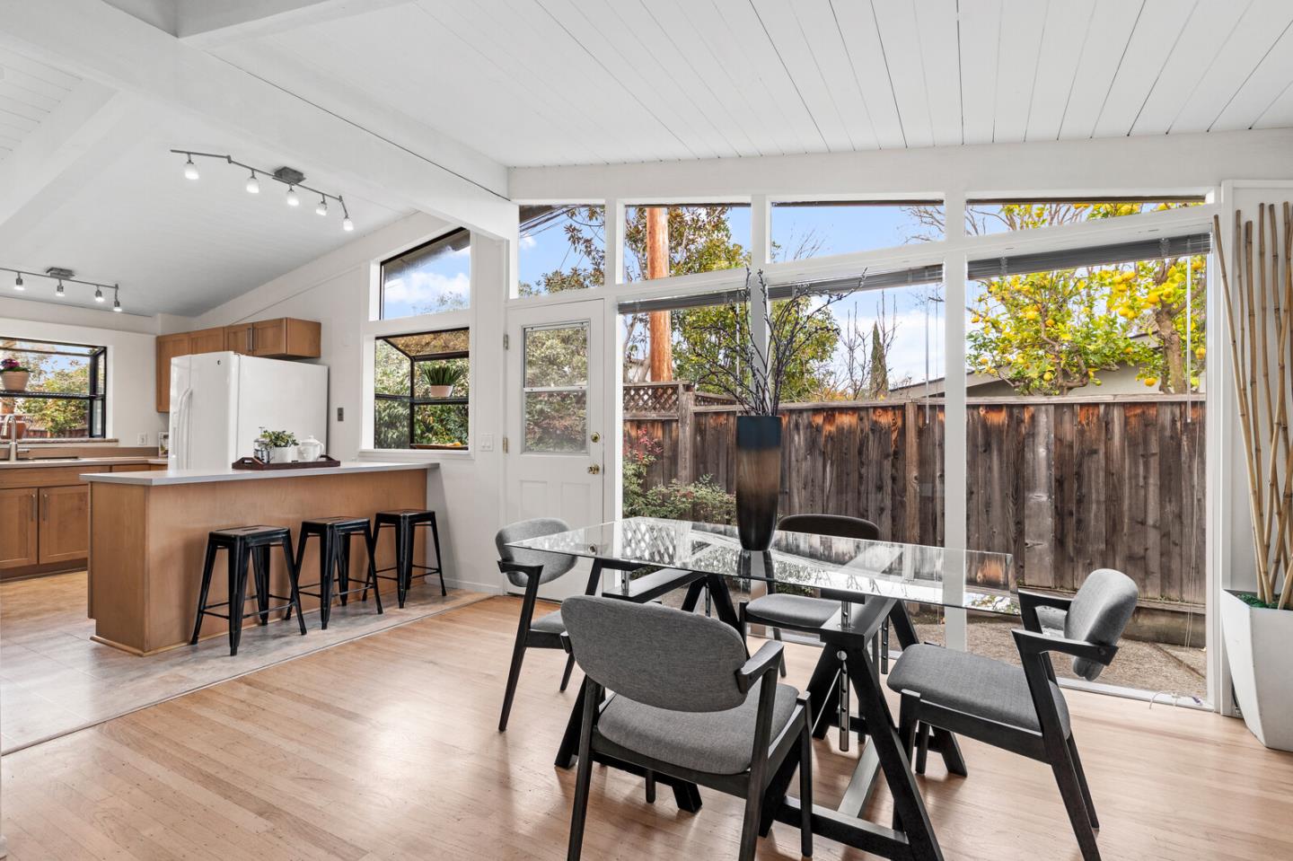 Detail Gallery Image 5 of 25 For 3866 Corina Way, Palo Alto,  CA 94303 - 3 Beds | 2 Baths