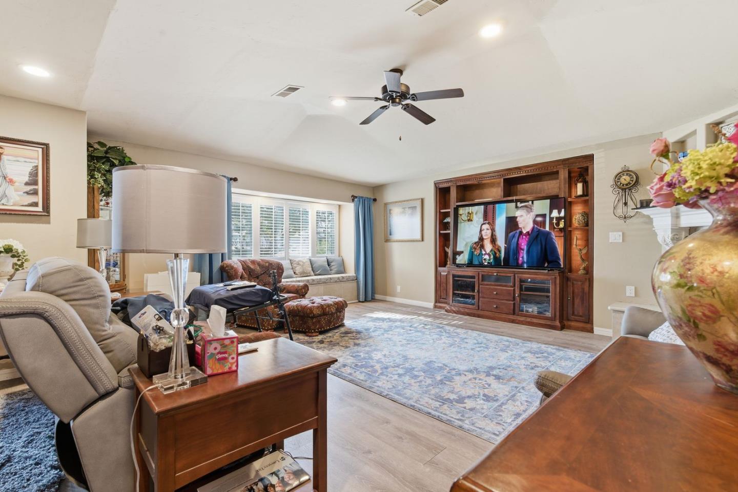 Detail Gallery Image 4 of 6 For 4141 Will Rogers Dr, San Jose,  CA 95117 - 3 Beds | 2 Baths