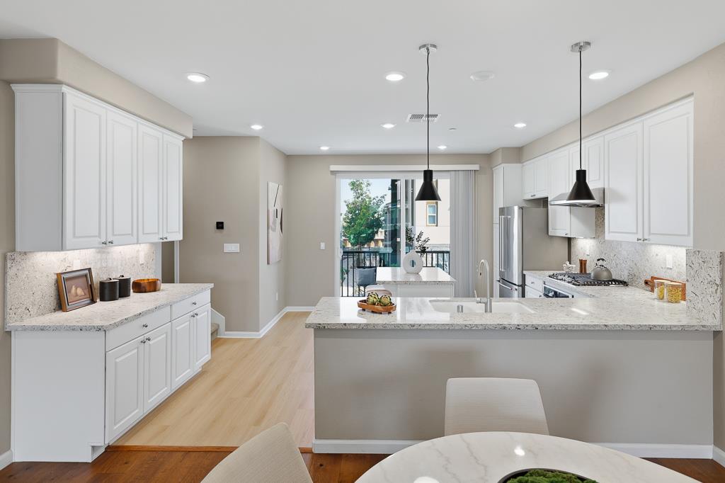 Detail Gallery Image 14 of 65 For 1279 Milkweed St, Milpitas,  CA 95035 - 4 Beds | 3/1 Baths