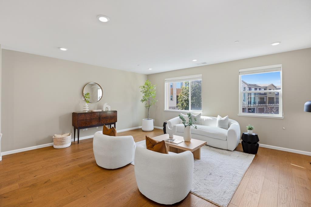 Detail Gallery Image 3 of 65 For 1279 Milkweed St, Milpitas,  CA 95035 - 4 Beds | 3/1 Baths