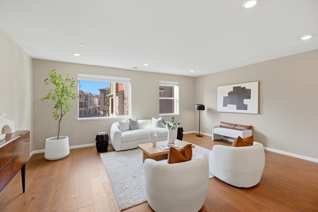 Detail Gallery Image 4 of 65 For 1279 Milkweed St, Milpitas,  CA 95035 - 4 Beds | 3/1 Baths