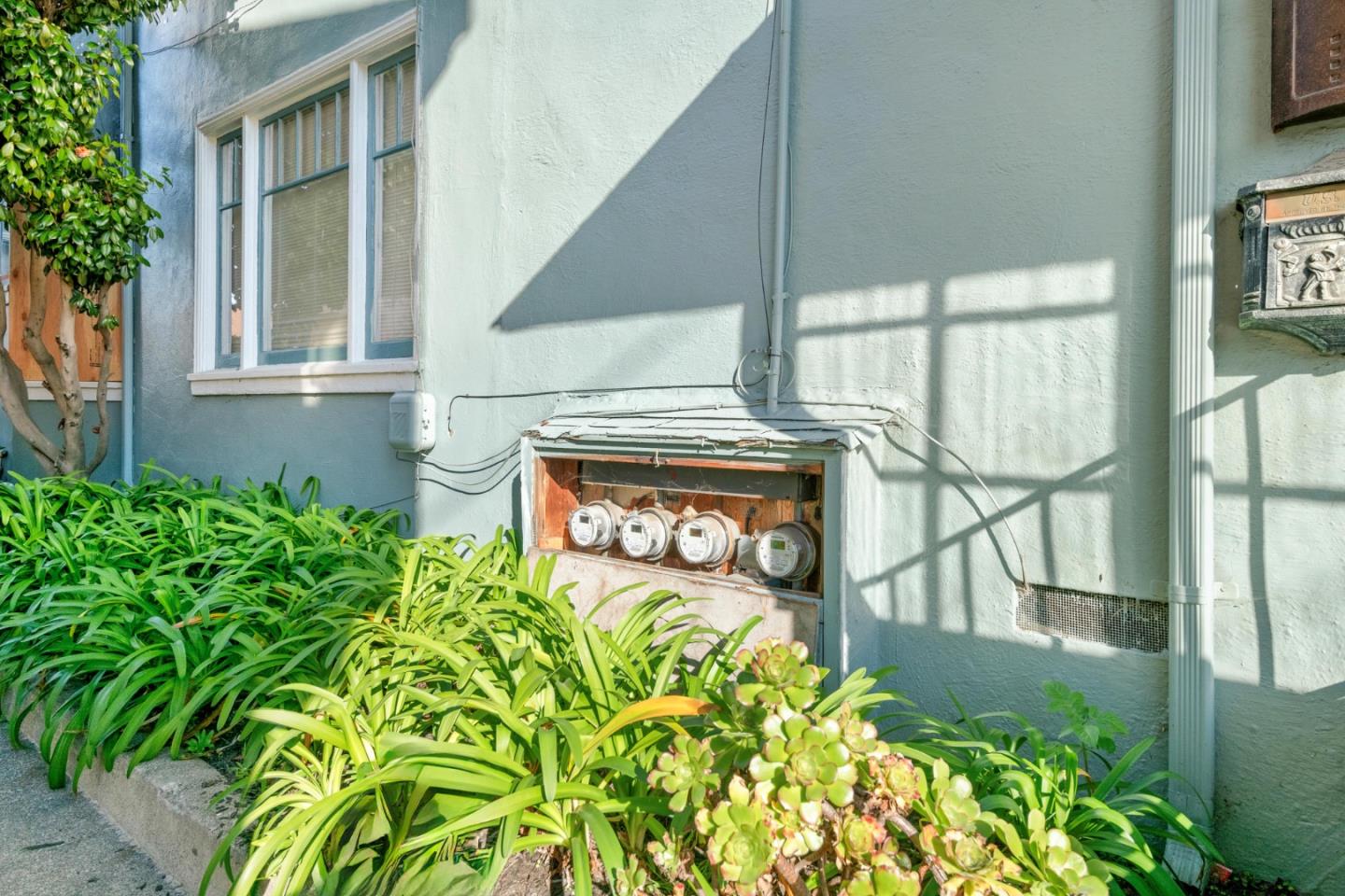 Detail Gallery Image 6 of 17 For 2319 Ward St, Berkeley,  CA 94705 - – Beds | – Baths