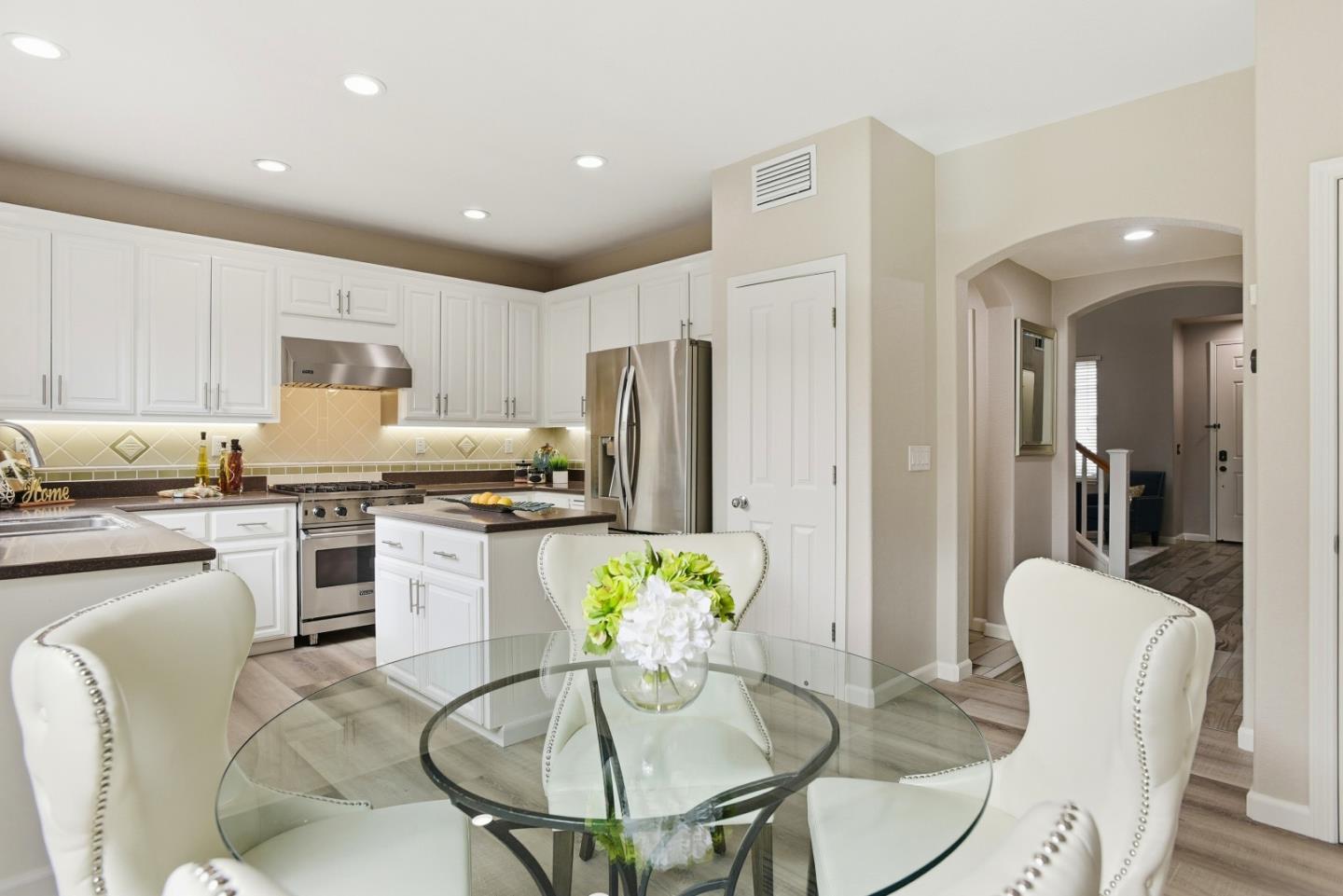 Detail Gallery Image 11 of 63 For 928 Wilks St, East Palo Alto,  CA 94303 - 4 Beds | 2/1 Baths