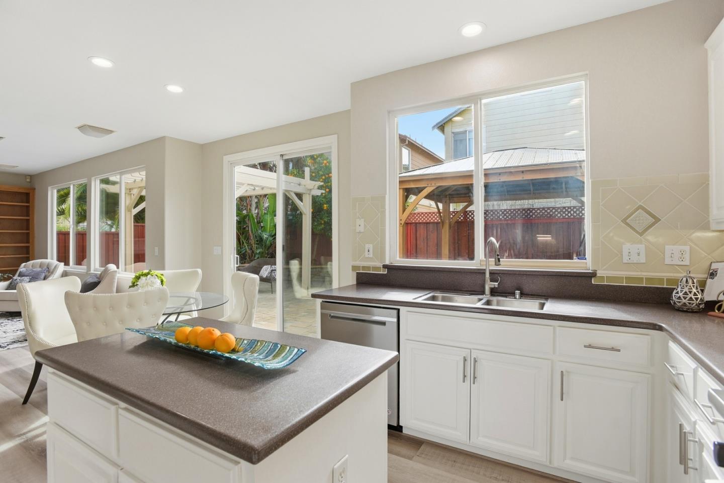 Detail Gallery Image 20 of 63 For 928 Wilks St, East Palo Alto,  CA 94303 - 4 Beds | 2/1 Baths