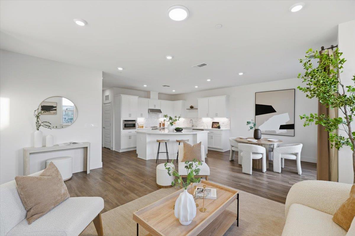 Detail Gallery Image 10 of 63 For 921 Magnolia Ter #7,  Sunnyvale,  CA 94086 - 2 Beds | 2/1 Baths