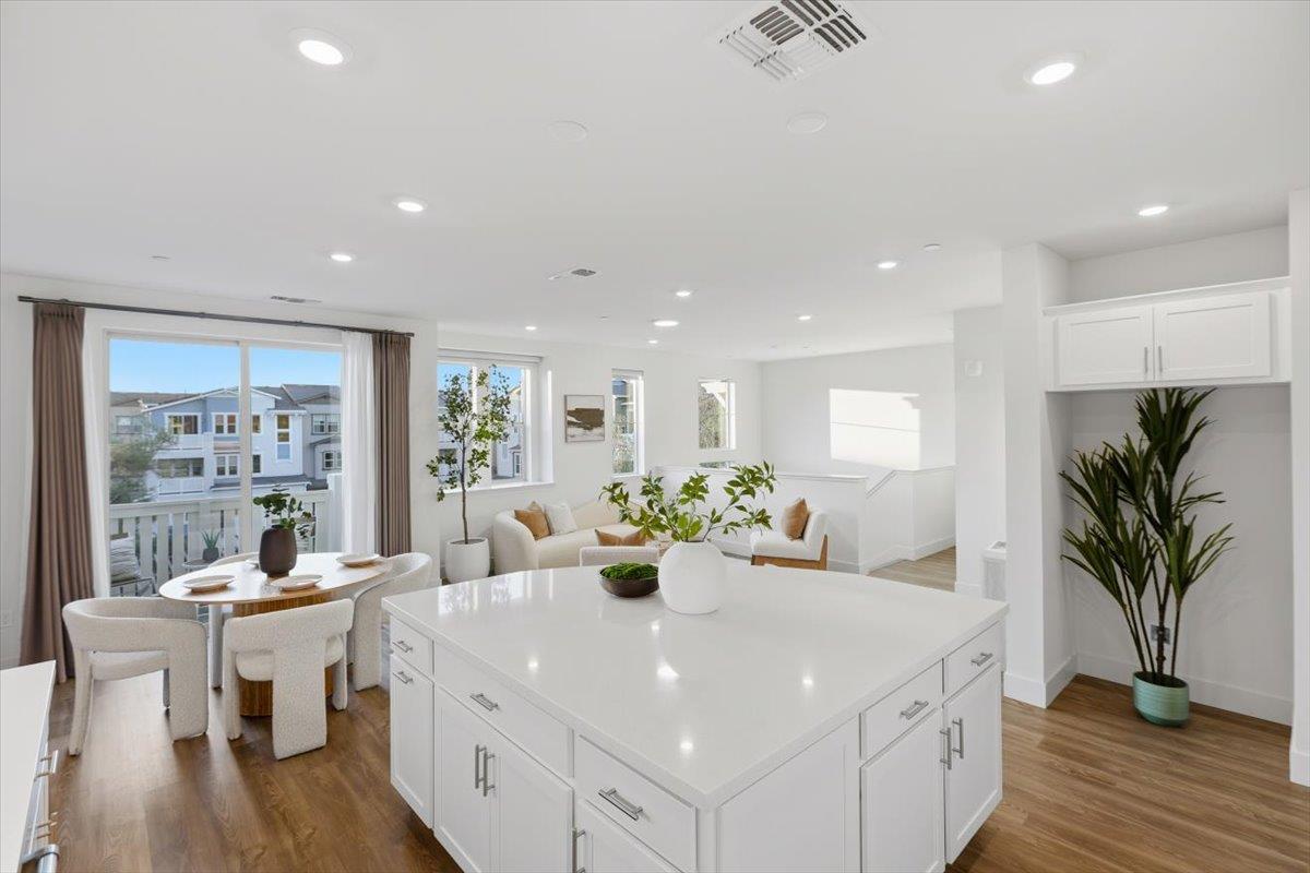 Detail Gallery Image 17 of 63 For 921 Magnolia Ter #7,  Sunnyvale,  CA 94086 - 2 Beds | 2/1 Baths