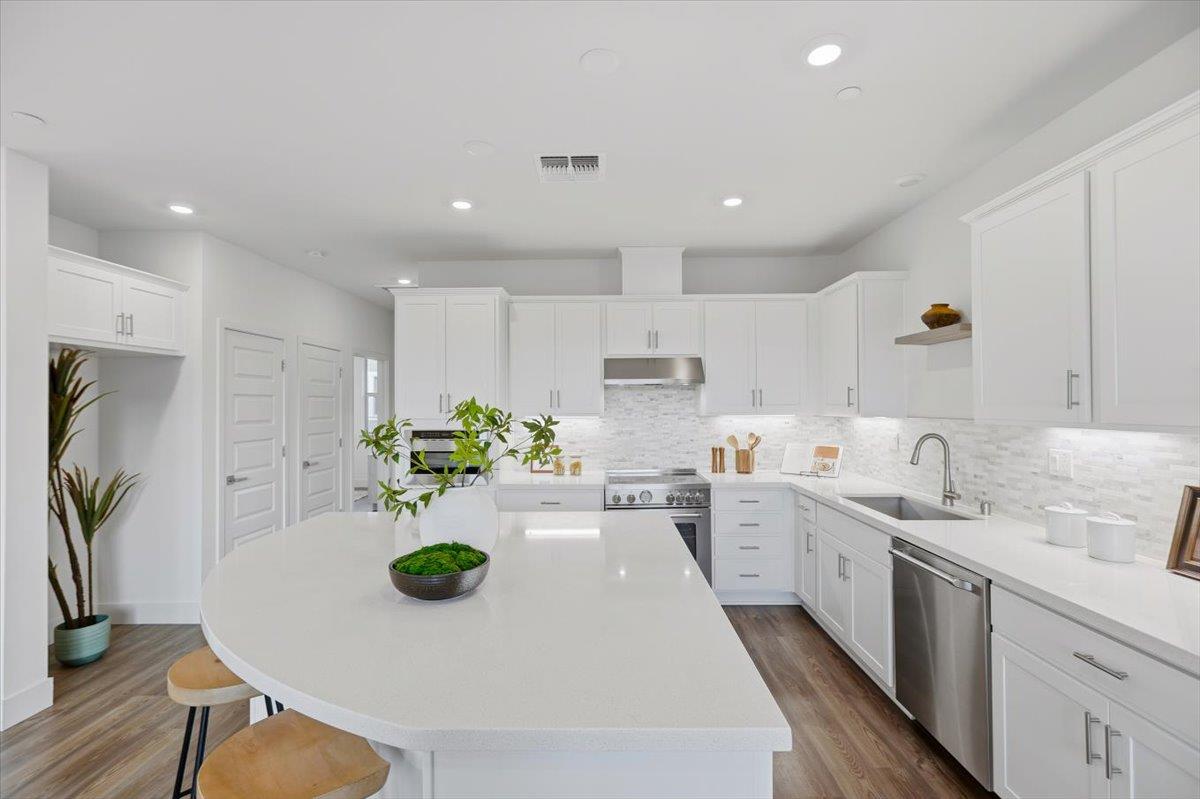 Detail Gallery Image 19 of 63 For 921 Magnolia Ter #7,  Sunnyvale,  CA 94086 - 2 Beds | 2/1 Baths