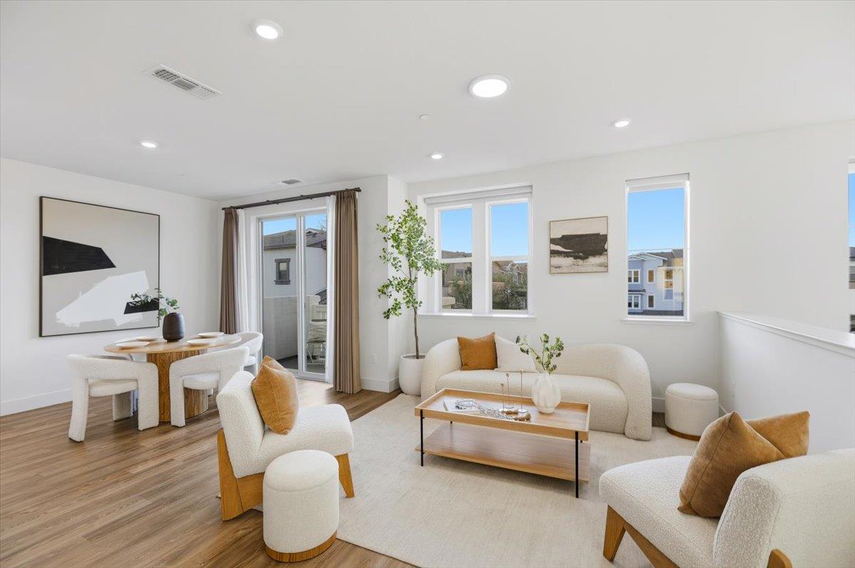 Detail Gallery Image 9 of 63 For 921 Magnolia Ter #7,  Sunnyvale,  CA 94086 - 2 Beds | 2/1 Baths