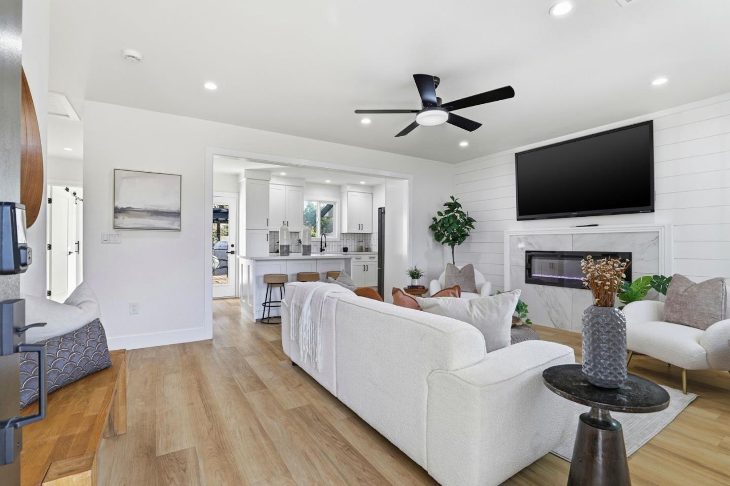 Detail Gallery Image 2 of 26 For 152 S Morrison Ave, San Jose,  CA 95126 - 3 Beds | 2 Baths