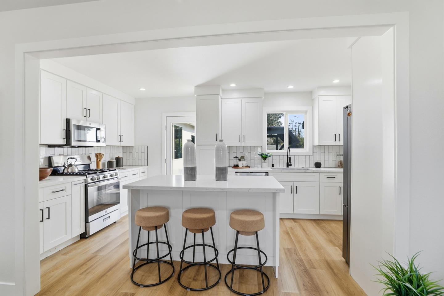 Detail Gallery Image 6 of 26 For 152 S Morrison Ave, San Jose,  CA 95126 - 3 Beds | 2 Baths