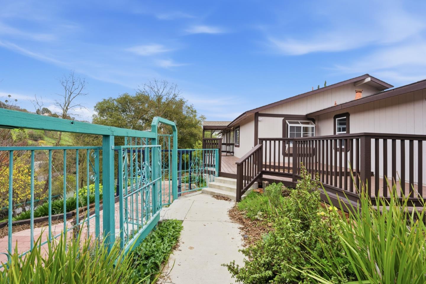 Detail Gallery Image 3 of 49 For 3230 Oak View Ln, Morgan Hill,  CA 95037 - 3 Beds | 2/1 Baths