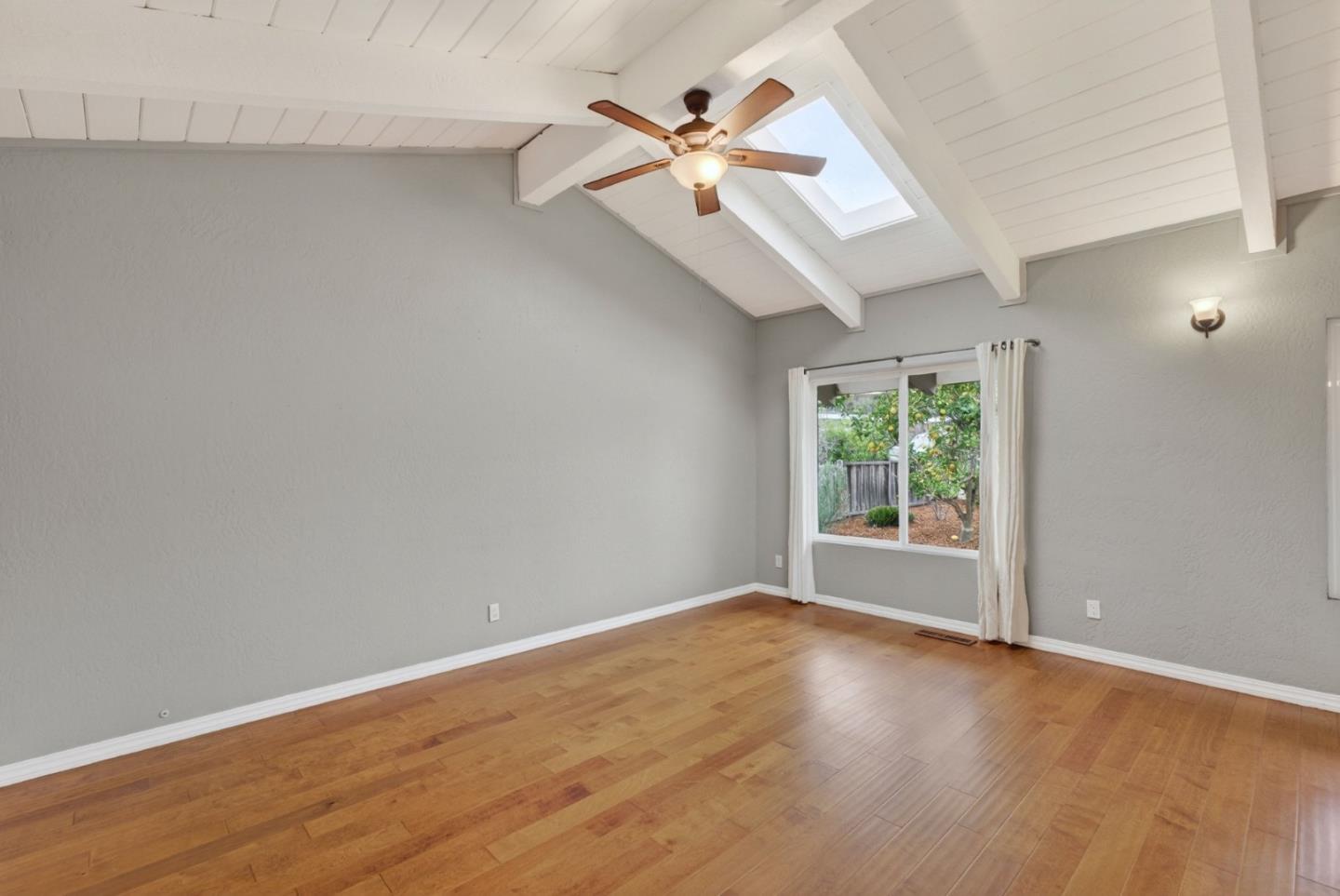 Detail Gallery Image 3 of 31 For 5484 Entrance Dr, Soquel,  CA 95073 - 4 Beds | 2 Baths