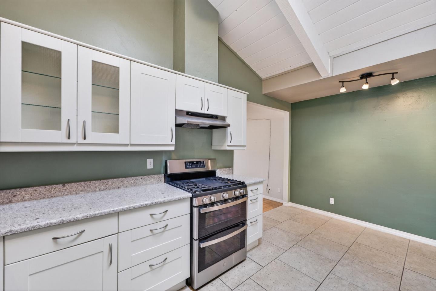 Detail Gallery Image 8 of 31 For 5484 Entrance Dr, Soquel,  CA 95073 - 4 Beds | 2 Baths