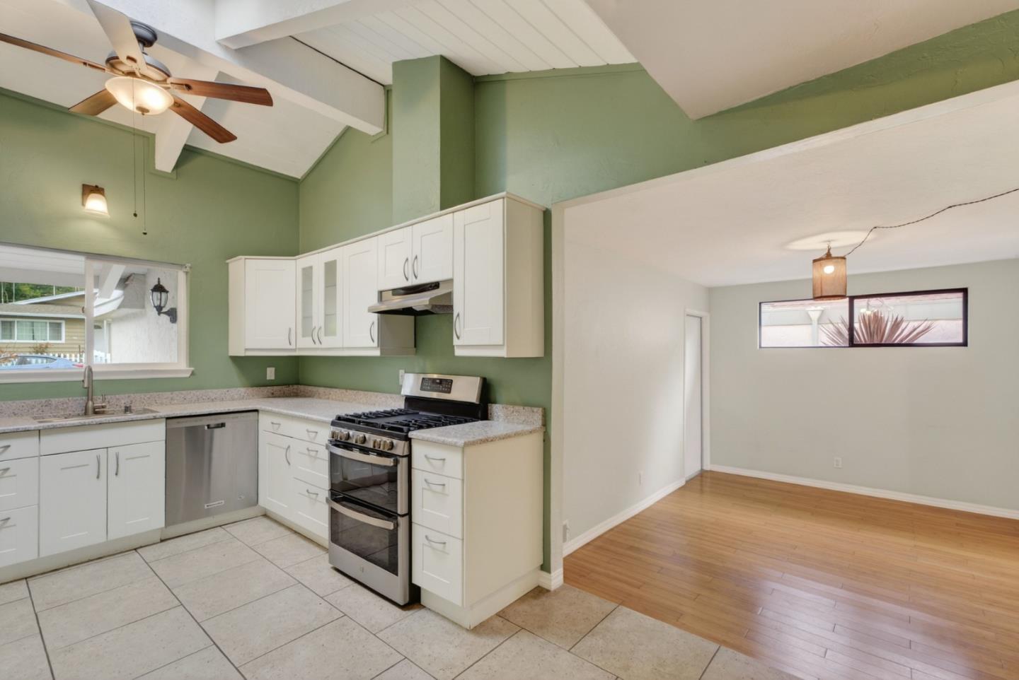 Detail Gallery Image 9 of 31 For 5484 Entrance Dr, Soquel,  CA 95073 - 4 Beds | 2 Baths