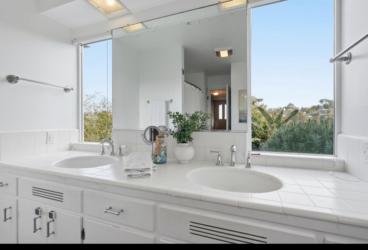 Detail Gallery Image 19 of 28 For 229 Rio Del Mar Blvd, Aptos,  CA 95003 - 4 Beds | 2 Baths