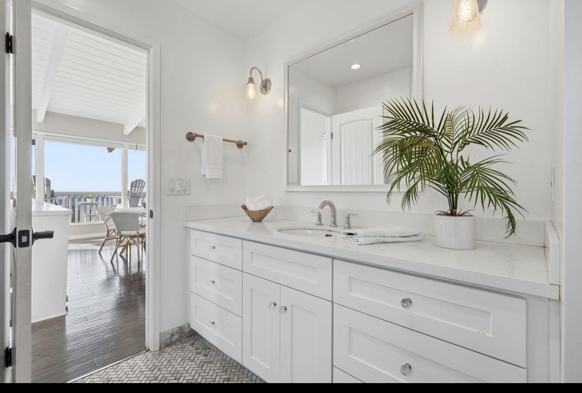 Detail Gallery Image 21 of 28 For 229 Rio Del Mar Blvd, Aptos,  CA 95003 - 4 Beds | 2 Baths