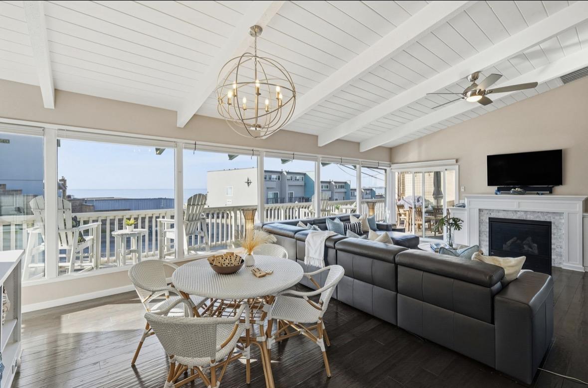 Detail Gallery Image 4 of 28 For 229 Rio Del Mar Blvd, Aptos,  CA 95003 - 4 Beds | 2 Baths