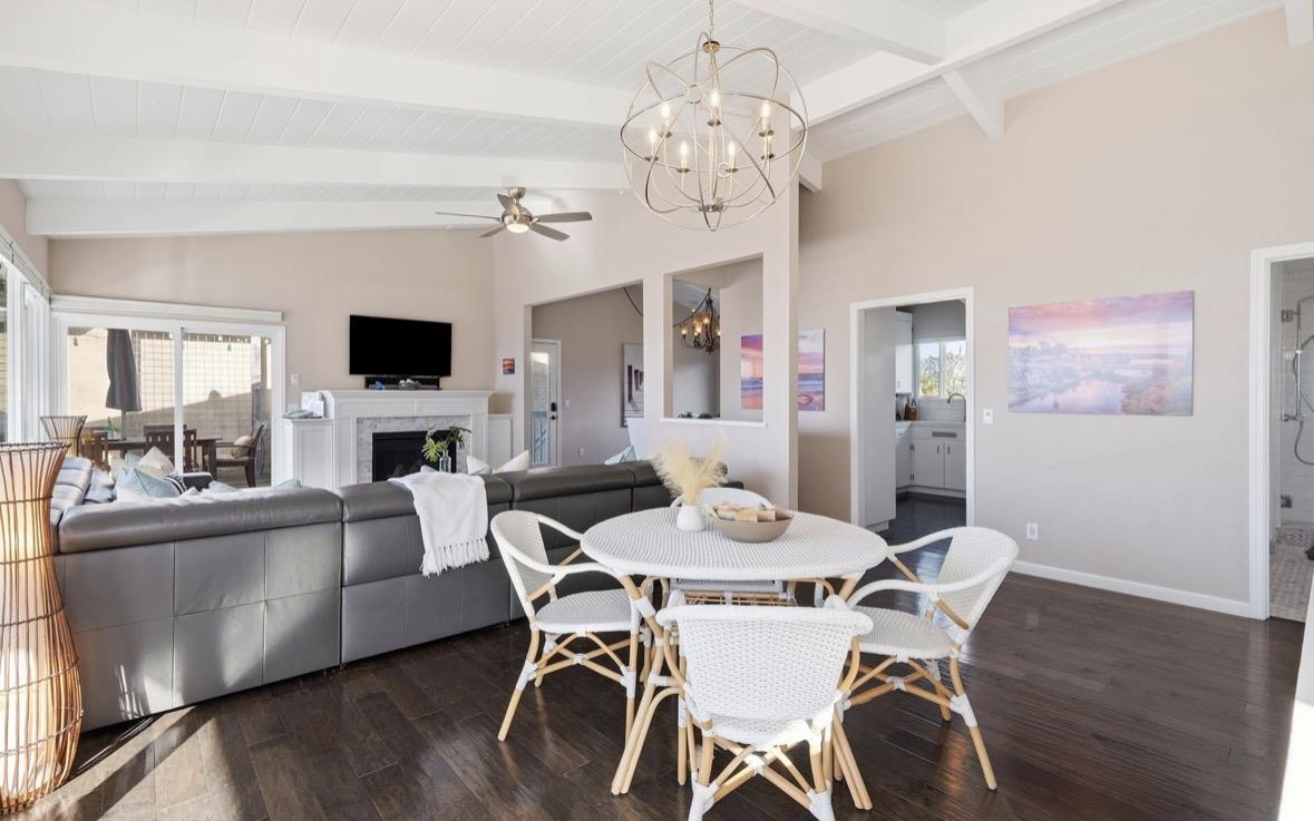 Detail Gallery Image 5 of 28 For 229 Rio Del Mar Blvd, Aptos,  CA 95003 - 4 Beds | 2 Baths