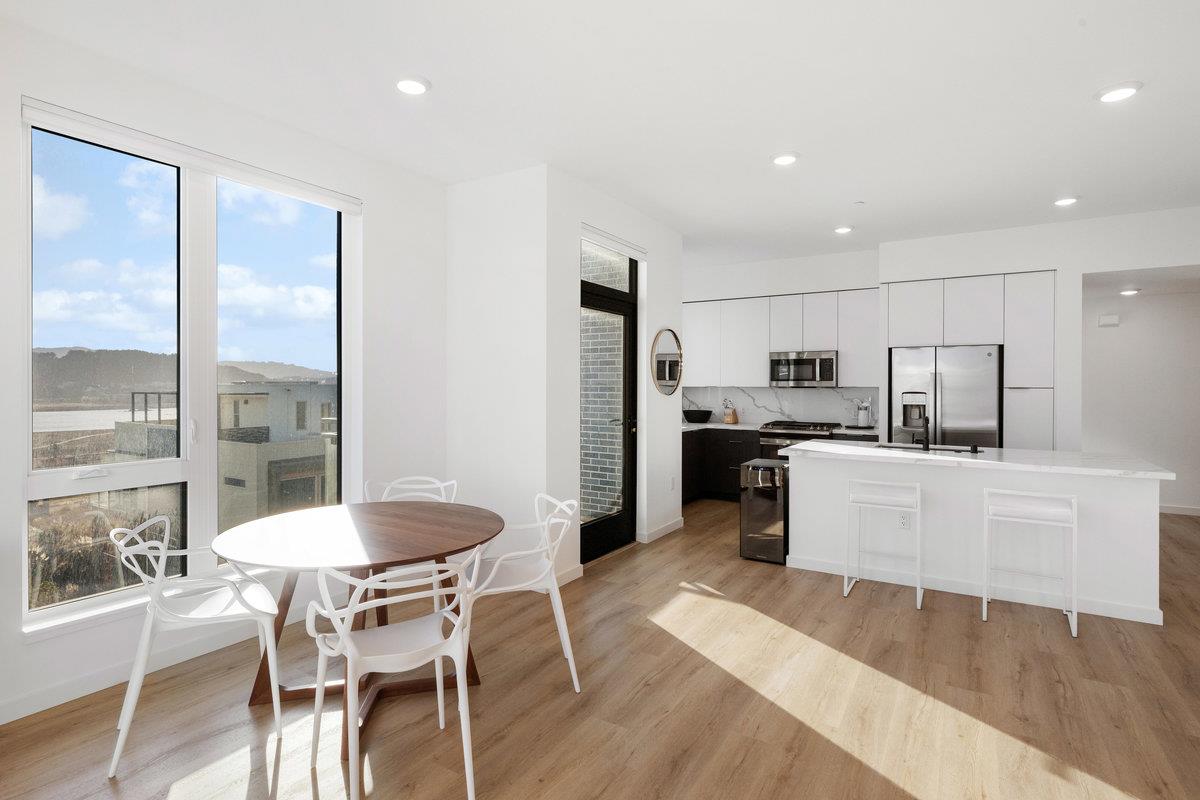 Detail Gallery Image 6 of 54 For 52 Kirkwood Ave #426,  San Francisco,  CA 94124 - 2 Beds | 2 Baths