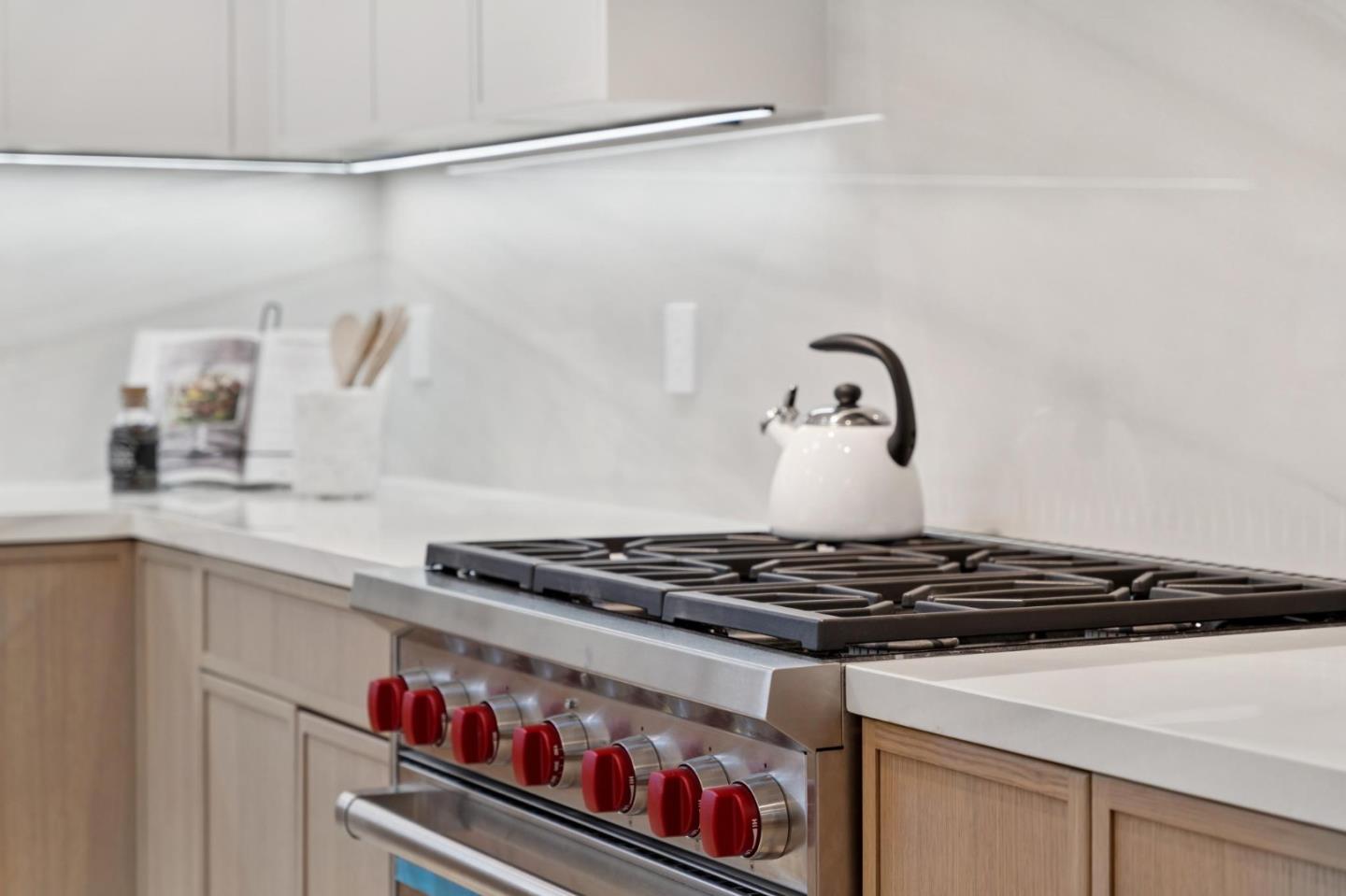 Detail Gallery Image 26 of 51 For 985 Lincoln Ave, Palo Alto,  CA 94301 - 5 Beds | 4/1 Baths