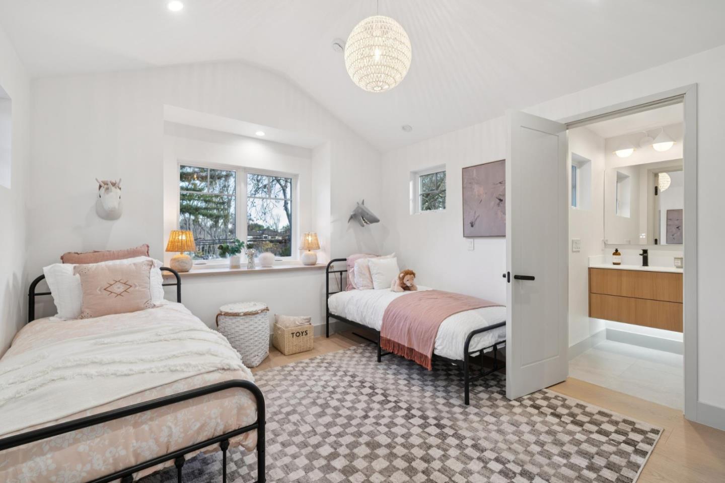 Detail Gallery Image 41 of 51 For 985 Lincoln Ave, Palo Alto,  CA 94301 - 5 Beds | 4/1 Baths