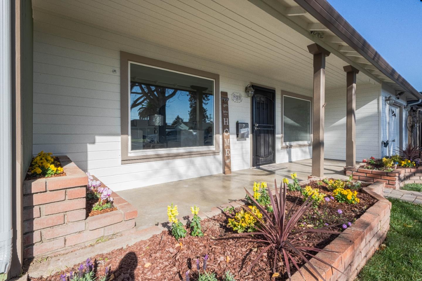 Detail Gallery Image 2 of 35 For 323 Chaparral St, Salinas,  CA 93906 - 3 Beds | 1 Baths