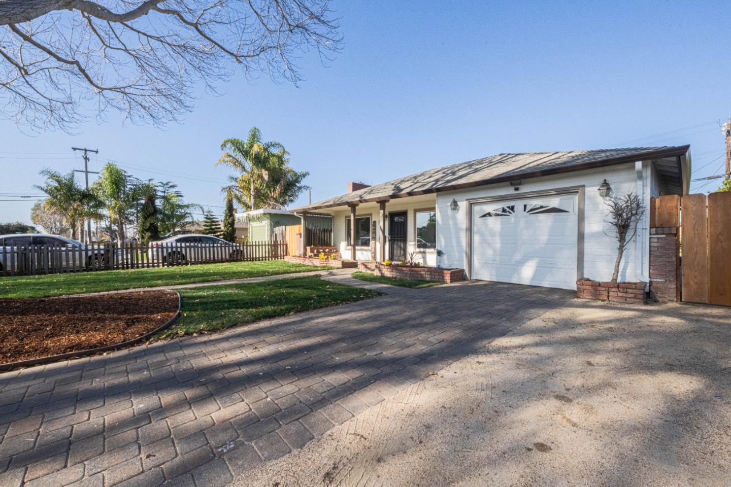 Detail Gallery Image 3 of 35 For 323 Chaparral St, Salinas,  CA 93906 - 3 Beds | 1 Baths