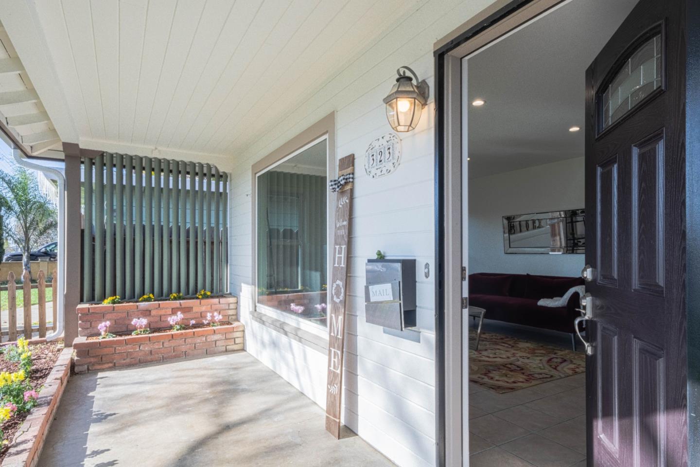 Detail Gallery Image 5 of 35 For 323 Chaparral St, Salinas,  CA 93906 - 3 Beds | 1 Baths