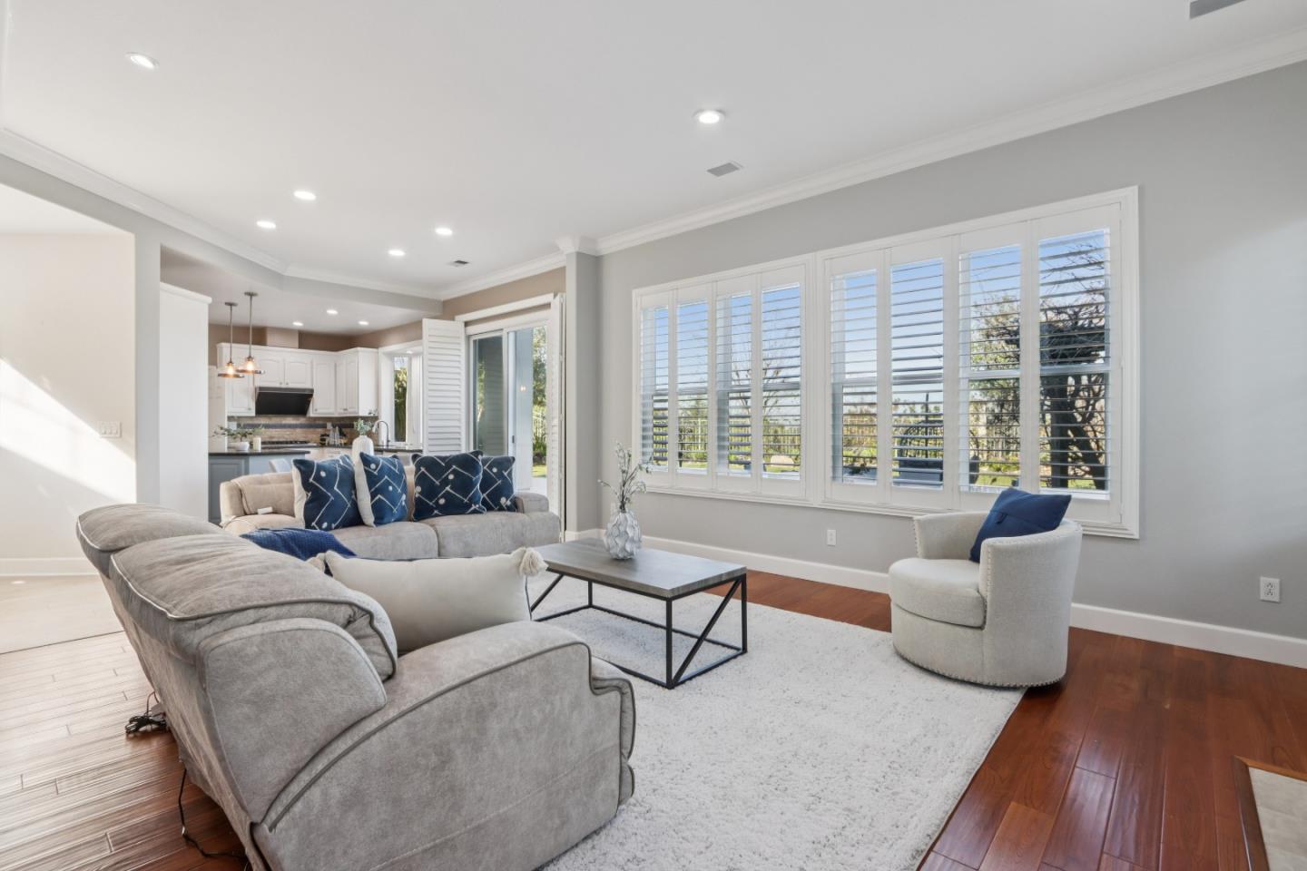 Detail Gallery Image 13 of 65 For 5707 Capilano Dr, San Jose,  CA 95138 - 5 Beds | 4/1 Baths