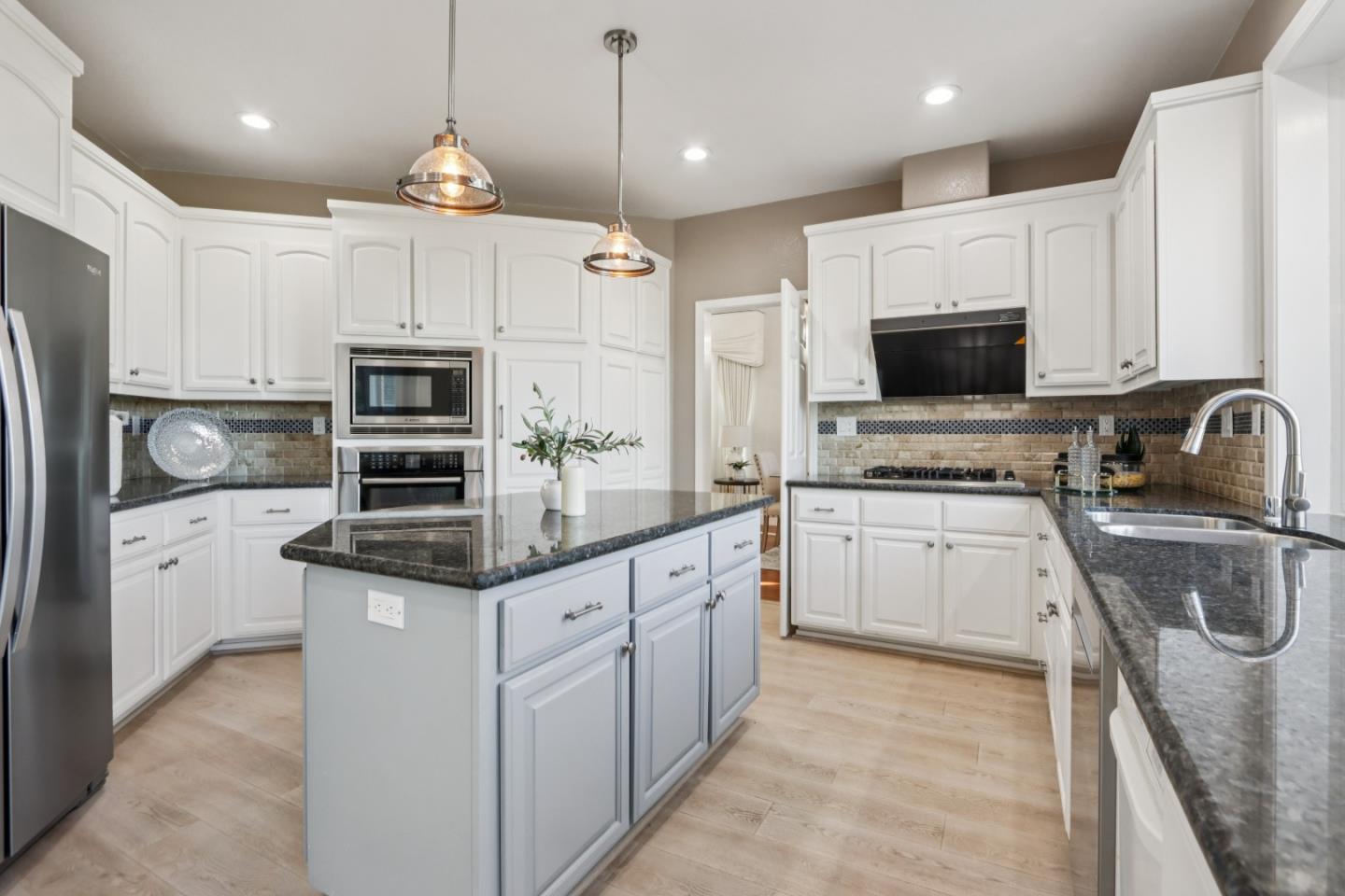 Detail Gallery Image 22 of 65 For 5707 Capilano Dr, San Jose,  CA 95138 - 5 Beds | 4/1 Baths