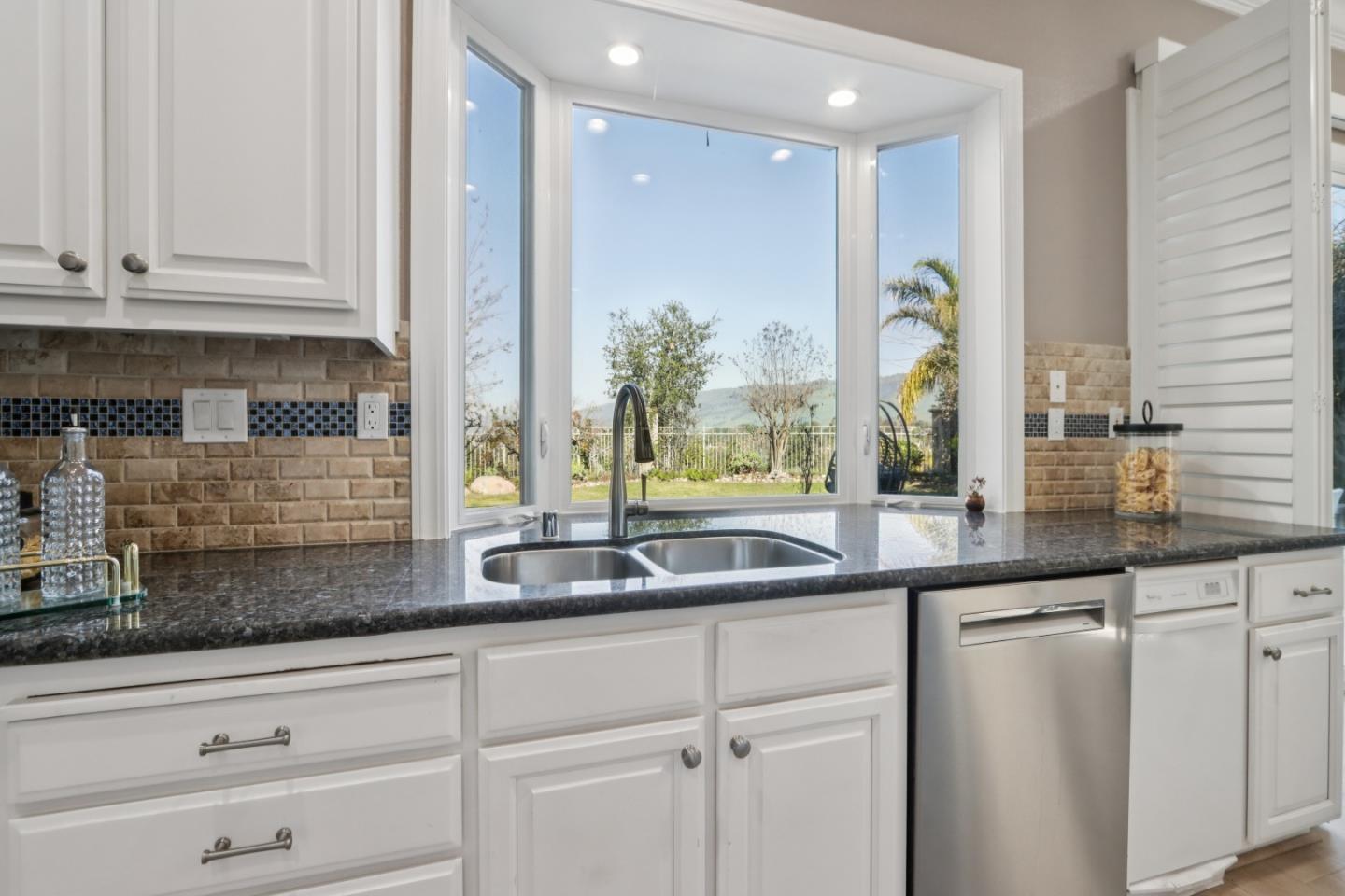 Detail Gallery Image 24 of 65 For 5707 Capilano Dr, San Jose,  CA 95138 - 5 Beds | 4/1 Baths