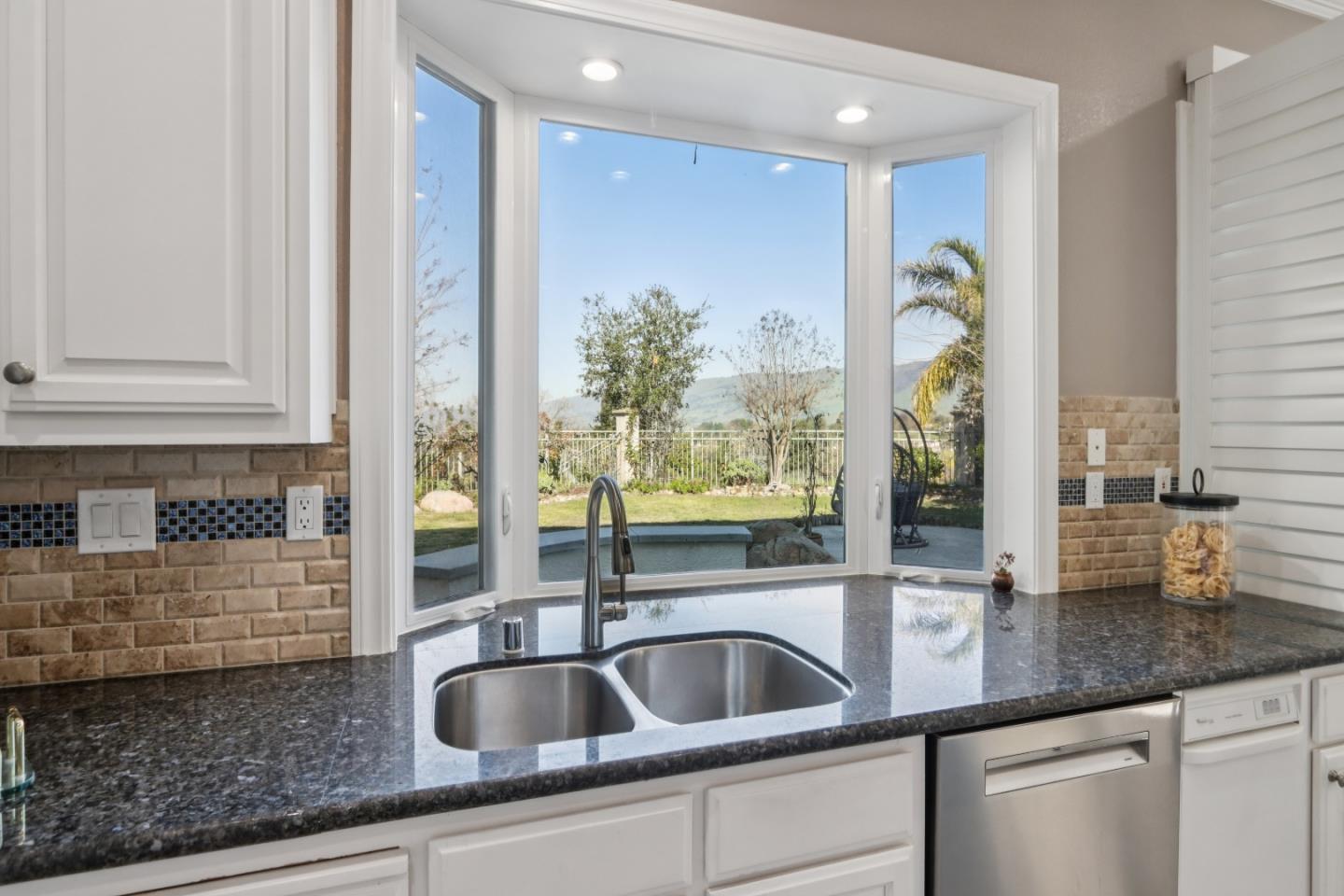 Detail Gallery Image 25 of 65 For 5707 Capilano Dr, San Jose,  CA 95138 - 5 Beds | 4/1 Baths