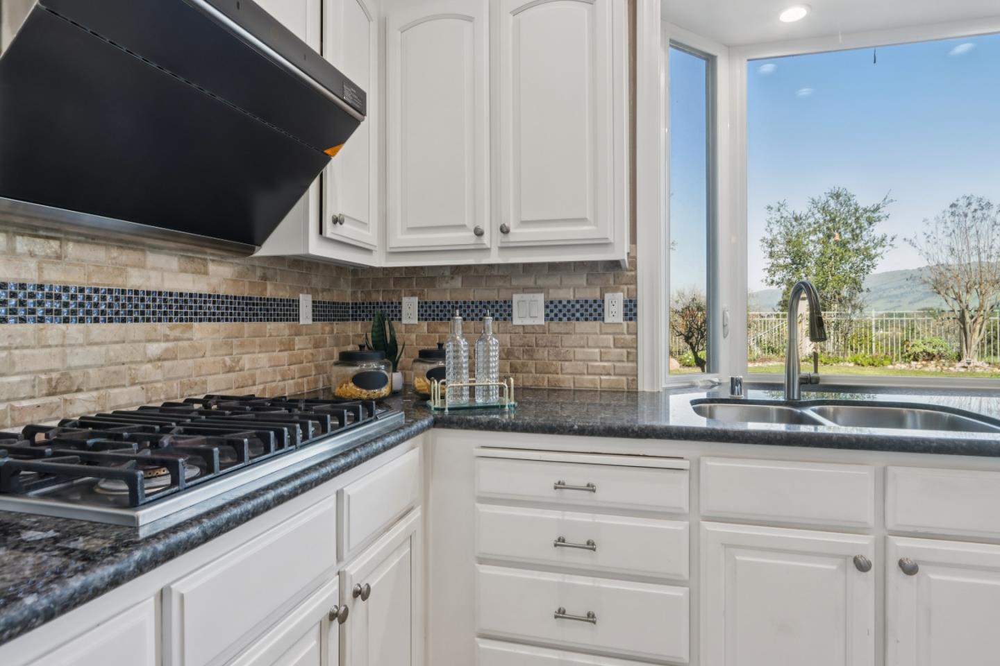 Detail Gallery Image 26 of 65 For 5707 Capilano Dr, San Jose,  CA 95138 - 5 Beds | 4/1 Baths
