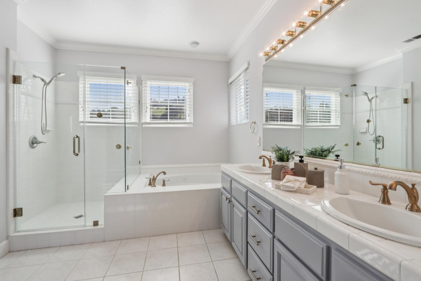 Detail Gallery Image 46 of 65 For 5707 Capilano Dr, San Jose,  CA 95138 - 5 Beds | 4/1 Baths