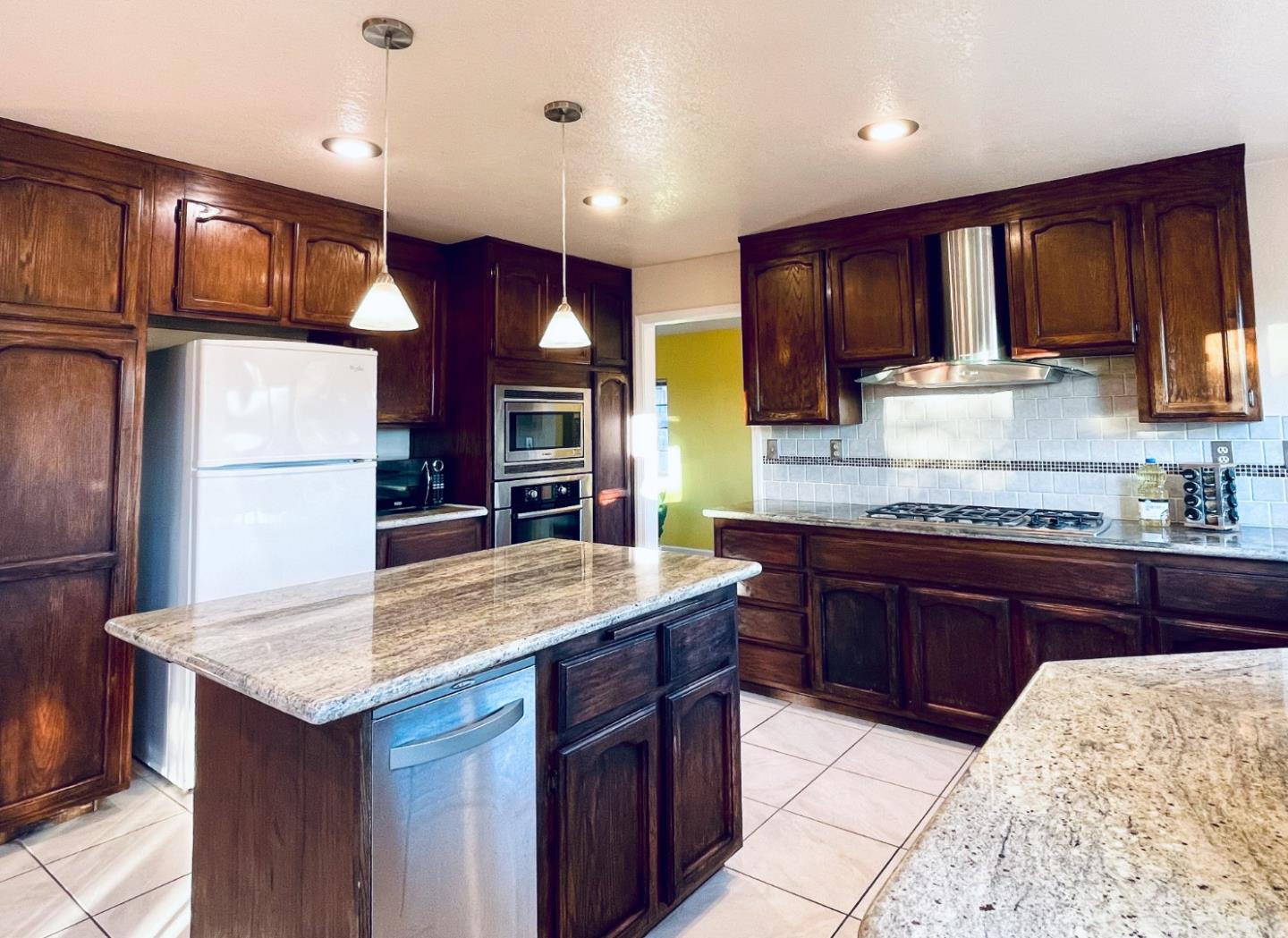 Detail Gallery Image 9 of 32 For 293 Saybrook Way, Vallejo,  CA 94591 - 4 Beds | 3 Baths