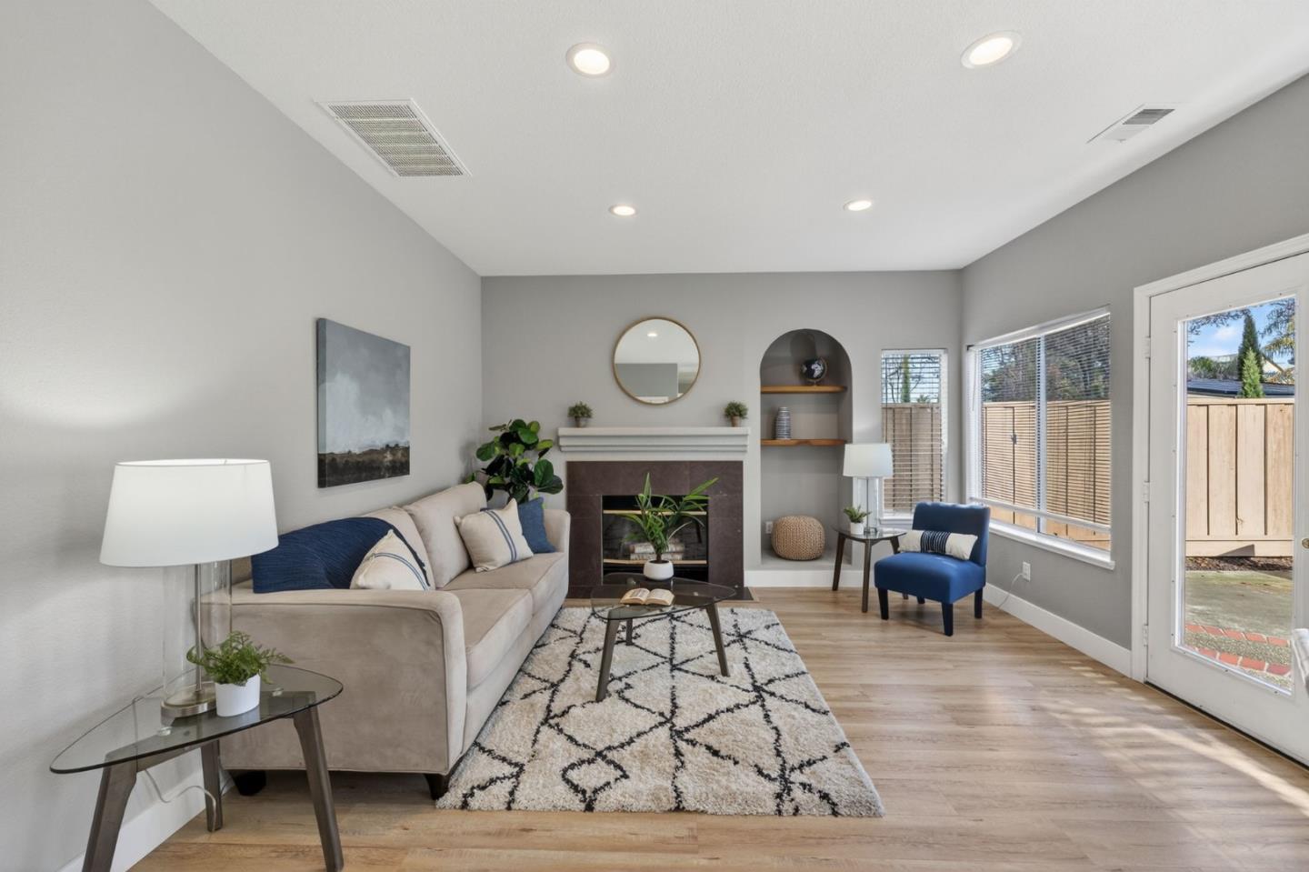 Detail Gallery Image 10 of 32 For 24988 Plum Tree St, Hayward,  CA 94544 - 3 Beds | 2/1 Baths