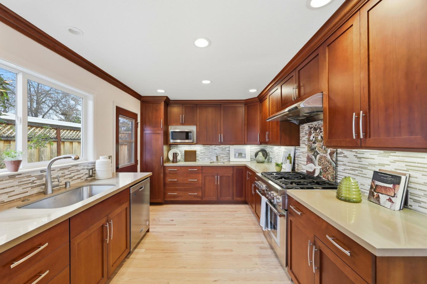 Detail Gallery Image 10 of 36 For 3330 Stockton Pl, Palo Alto,  CA 94303 - 4 Beds | 2 Baths