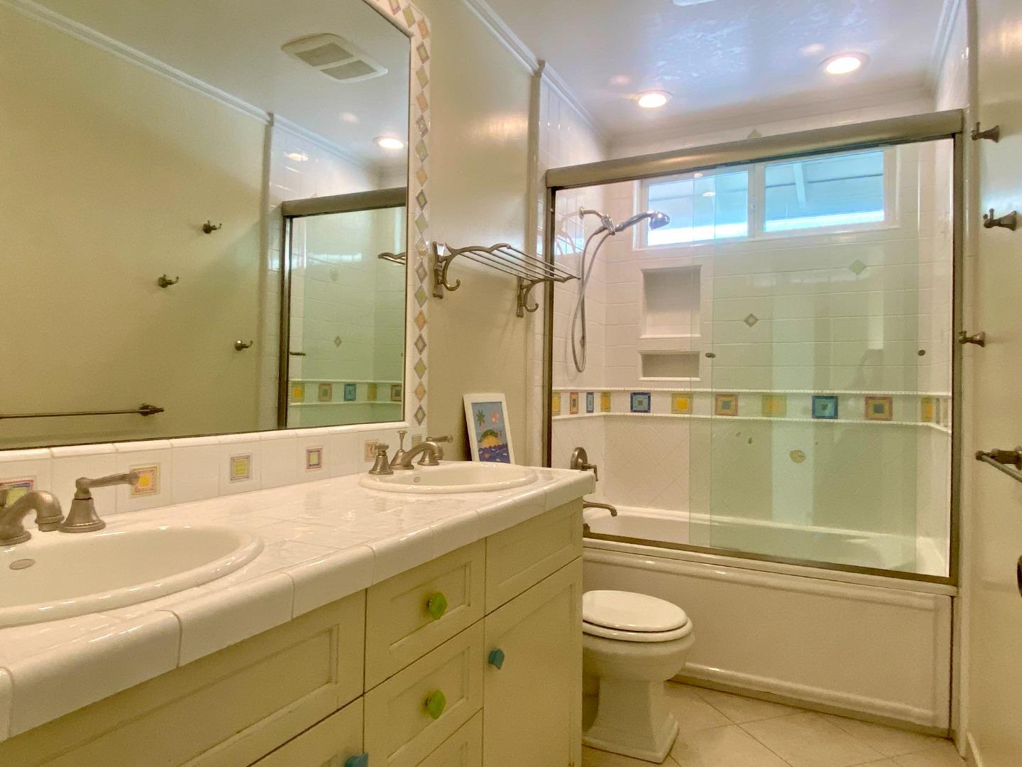 Detail Gallery Image 28 of 31 For 852 Arcturus Cir, Foster City,  CA 94404 - 5 Beds | 2/1 Baths