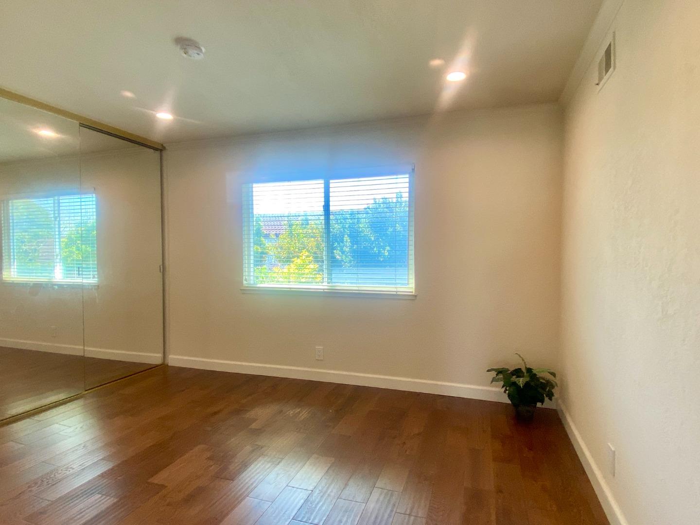 Detail Gallery Image 29 of 31 For 852 Arcturus Cir, Foster City,  CA 94404 - 5 Beds | 2/1 Baths