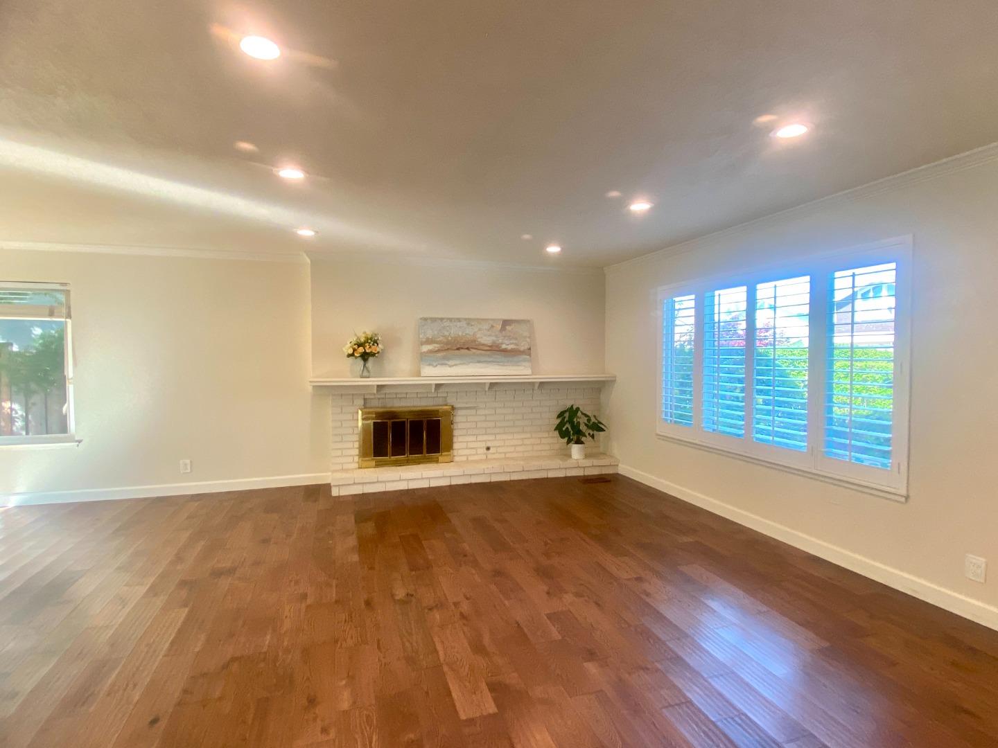 Detail Gallery Image 5 of 31 For 852 Arcturus Cir, Foster City,  CA 94404 - 5 Beds | 2/1 Baths