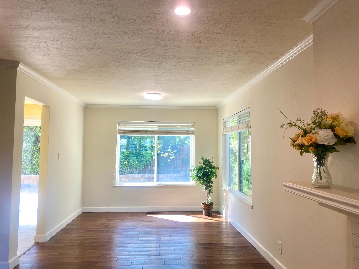 Detail Gallery Image 7 of 31 For 852 Arcturus Cir, Foster City,  CA 94404 - 5 Beds | 2/1 Baths